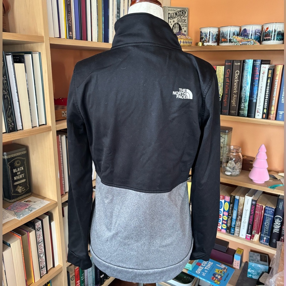 North Face Lightweight Athletic Jacket - image 3